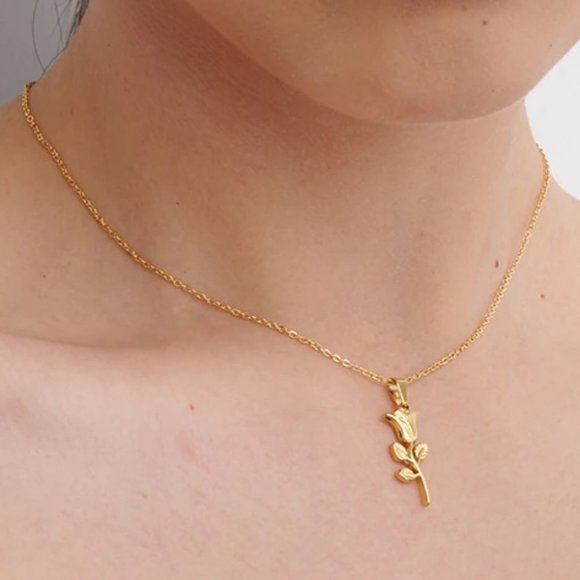 New 18K Gold Plated Rose Flower Leaf Necklace - Picture 2 of 7